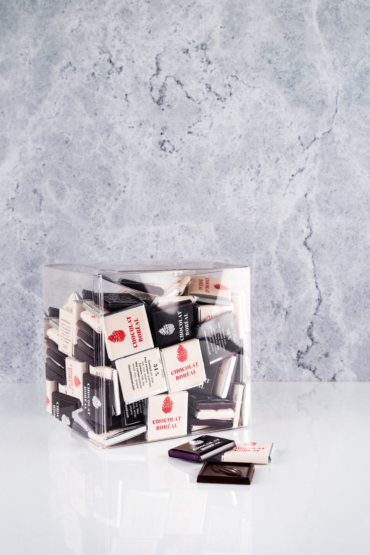 Cube de 200 carrés de chocolat NOIR &amp; LAIT - 0.40$ l&#39;unité